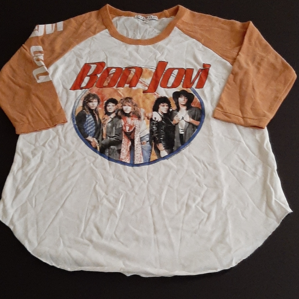 🎶 Bon Jovi tee